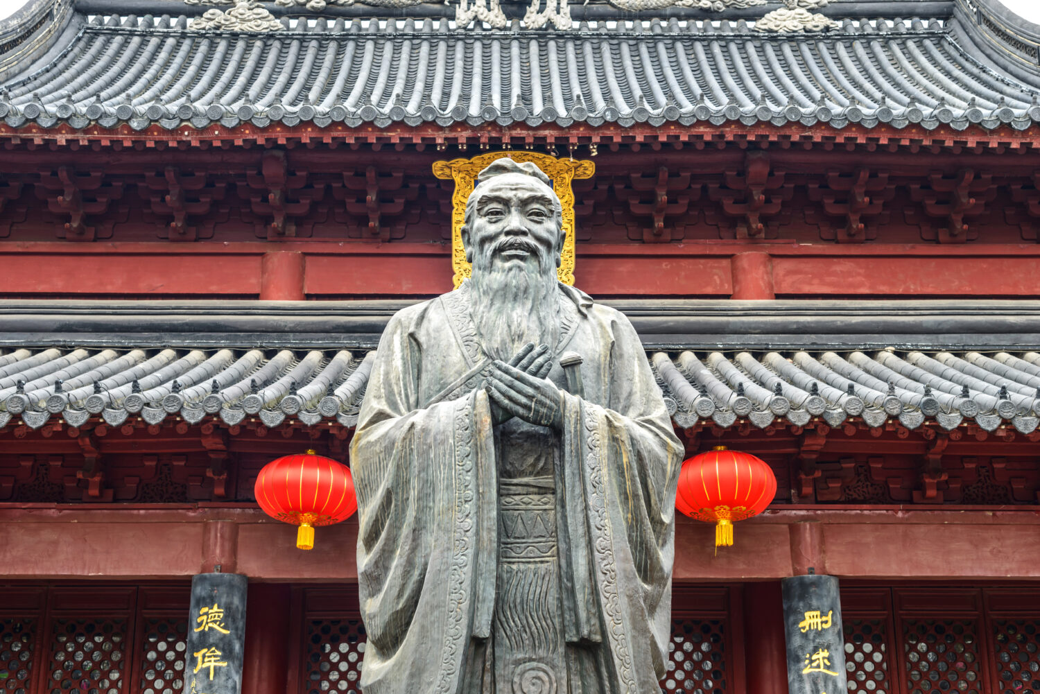 a statue of Confucius for our filial piety in East Asia passage